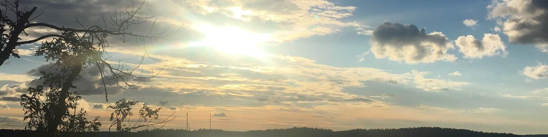 It seems that evenings in Sweden are the best part of the day, cool calm water and fluffy clouds