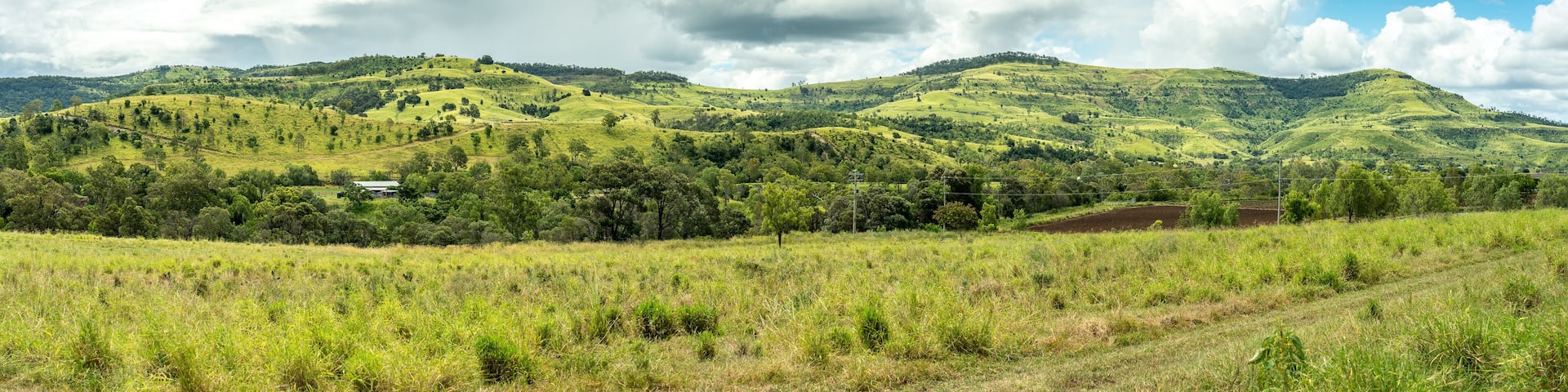 Picturesque landscape along the Gutton Clifton Rd, Queensland, Australia
