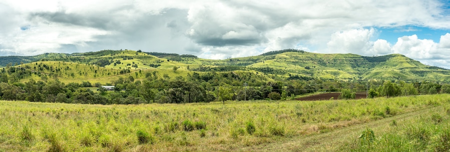 Picturesque landscape along the Gutton Clifton Rd, Queensland, Australia