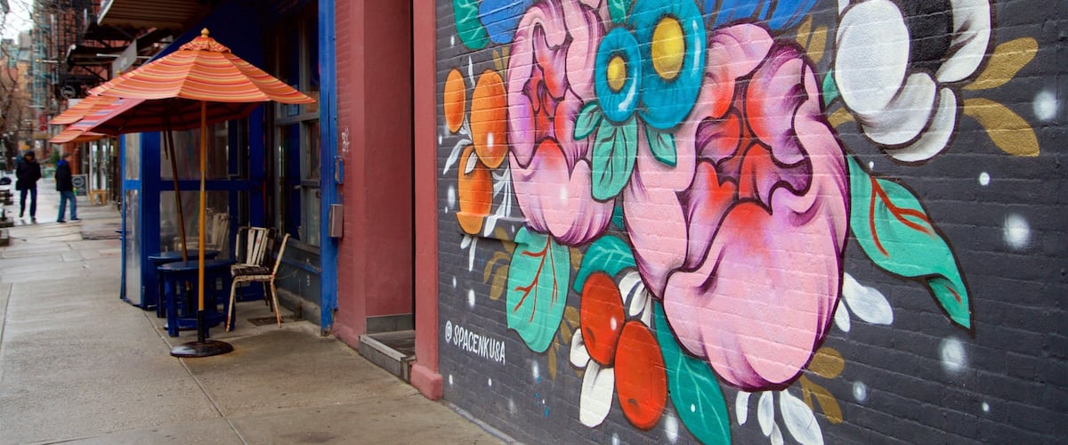 Nolita ofreciendo arte al aire libre