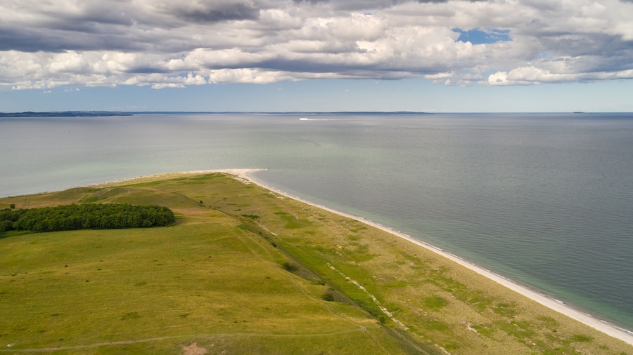 Blick von oben auf die nördliche Spitze Issehoved der dänischen Ostsee Insel Samsø