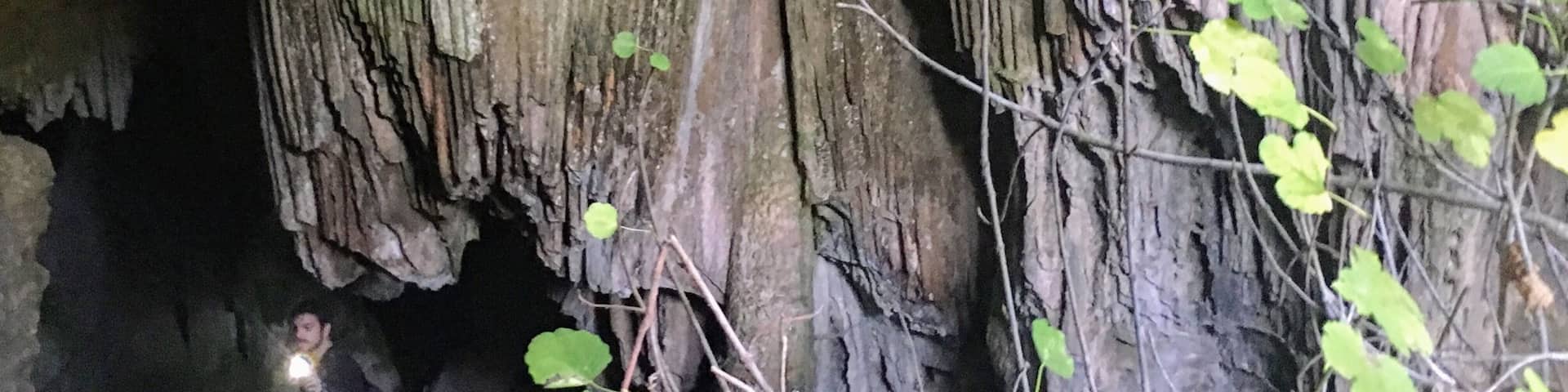 Une grotte cachée et magnifique