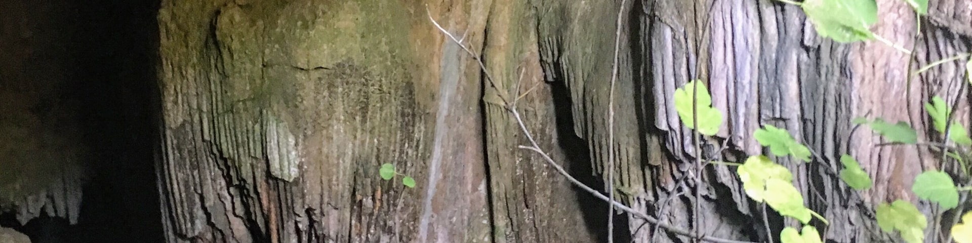 Une grotte cachée et magnifique