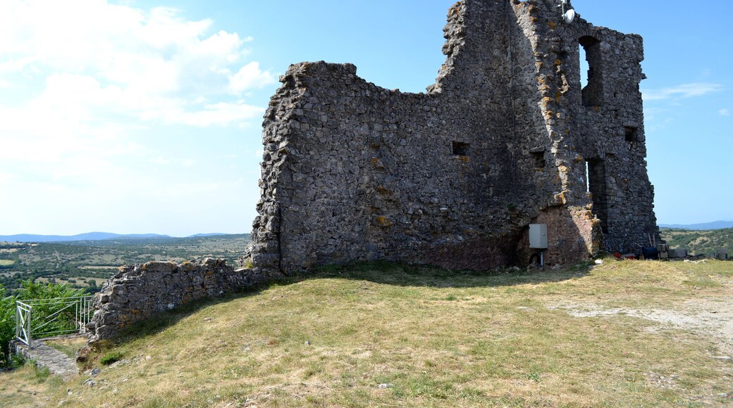 Ruines du château de Saint-Michel d'Alajou (34).