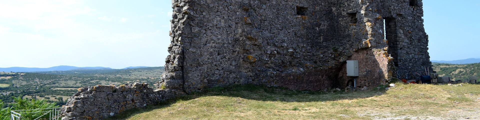 Ruines du château de Saint-Michel d'Alajou (34).