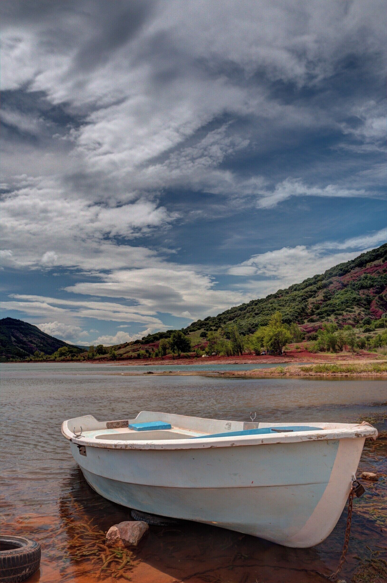 Boat at Lac du salagou