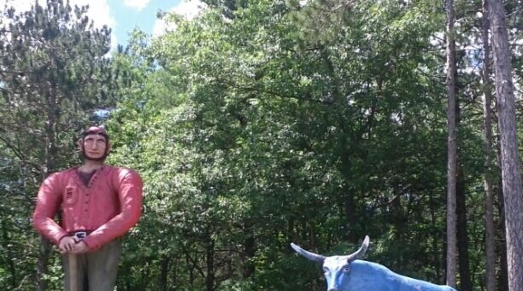 Giant Paul Bunyan and Babe the Blue Ox.