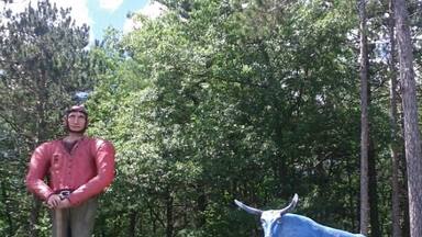 Giant Paul Bunyan and Babe the Blue Ox.