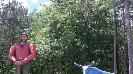 Giant Paul Bunyan and Babe the Blue Ox.