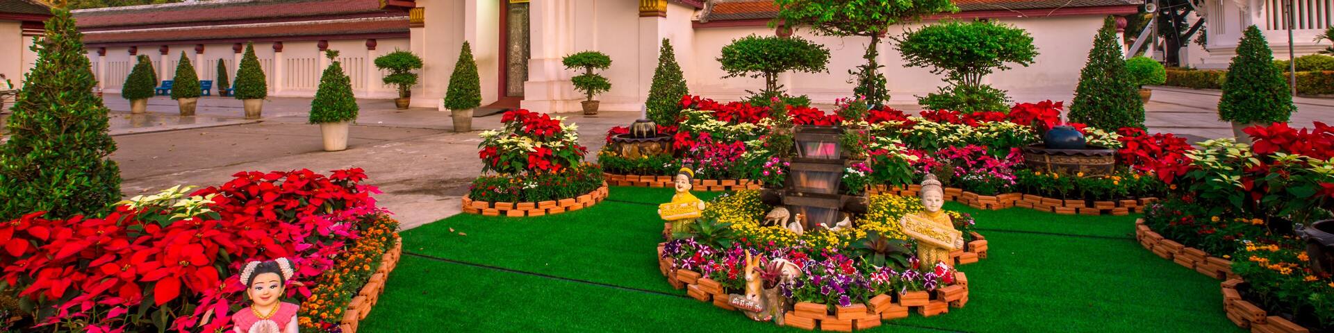 Background of religious tourist attractions,the old Buddha Church (Phra Buddha Chinaraj National Museum)with both Thai and foreign tourists coming to make merit always in Thailand