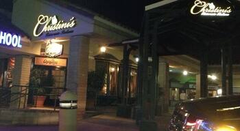 Who'd think a strip shopping center restaurant in Orlando would be a New York experience. Great high priced but worth the experience restaurant.