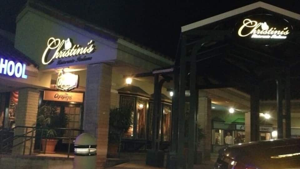 Who'd think a strip shopping center restaurant in Orlando would be a New York experience. Great high priced but worth the experience restaurant.