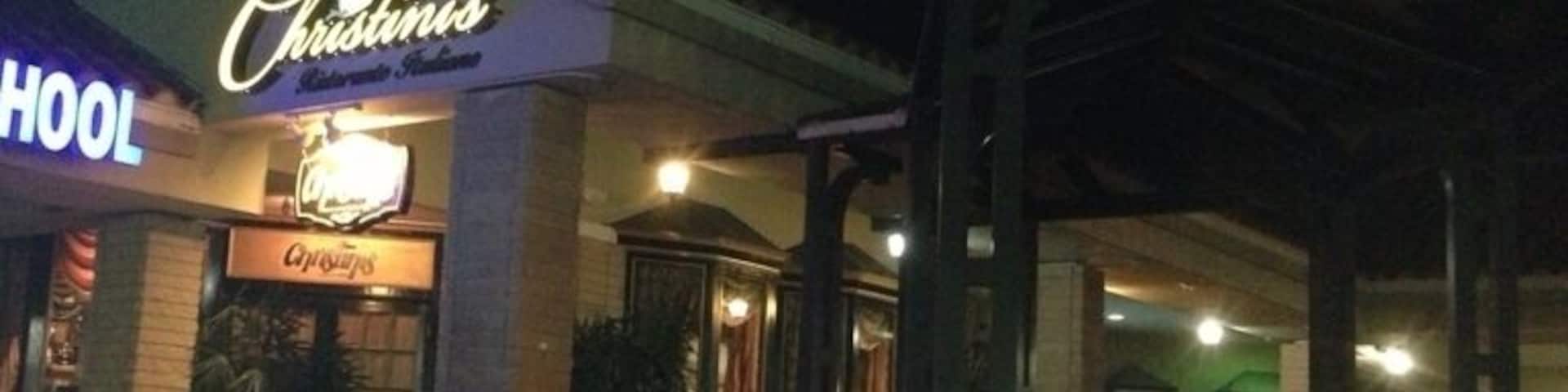 Who'd think a strip shopping center restaurant in Orlando would be a New York experience. Great high priced but worth the experience restaurant.