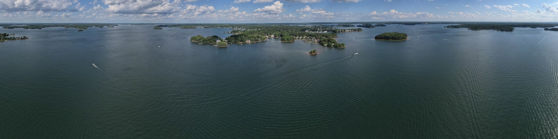 Boating on Lake Norman in North Carolina