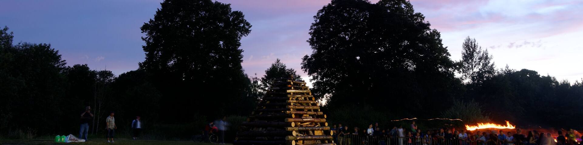 This file was uploaded with Commonist. Feu de la Saint Jean, au parc de la Douce, à Bavilliers.