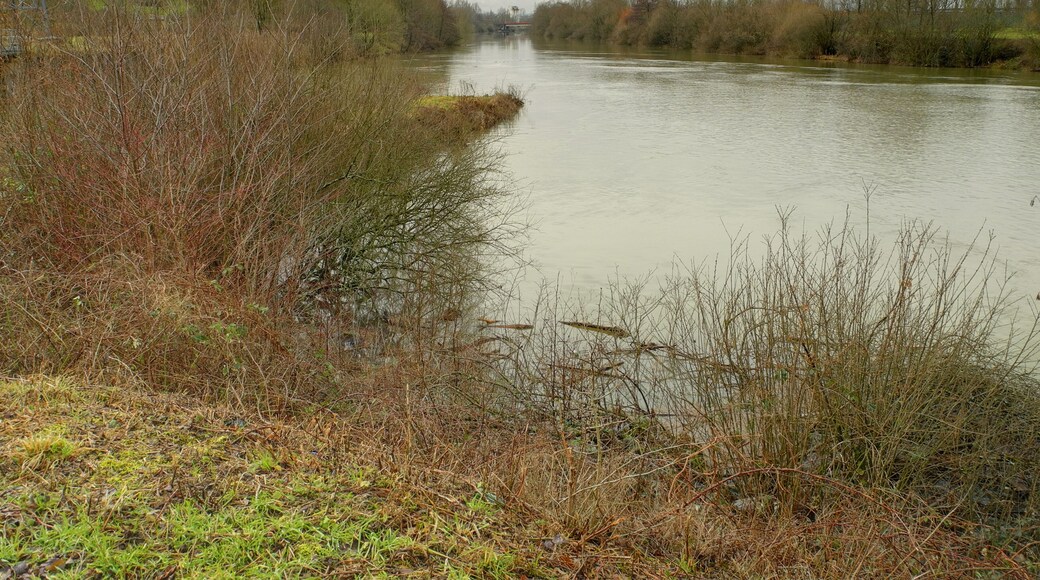 This file was uploaded with Commonist. L'Allan à É tupes (HDR).