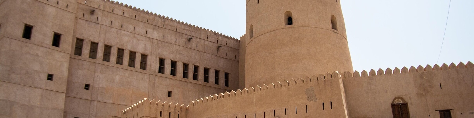 Al Hazm Castle in #Rustaq, #Oman 🇴🇲 is one of the country’s better preserved forts. It only opened to the public in 2013, which was a couple of years after my time living in the sultanate, when this picture was taken.
#LifeAtExpedia