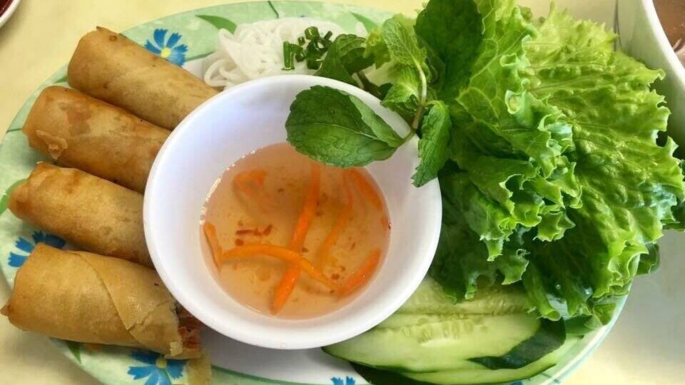The crunchy Egg roll with fresh veggies with good dippings always satisfy my cravings for Viet food, photo taken at Pho Five-O, Waimalu (Hawaii). #GoodEats photo contest
