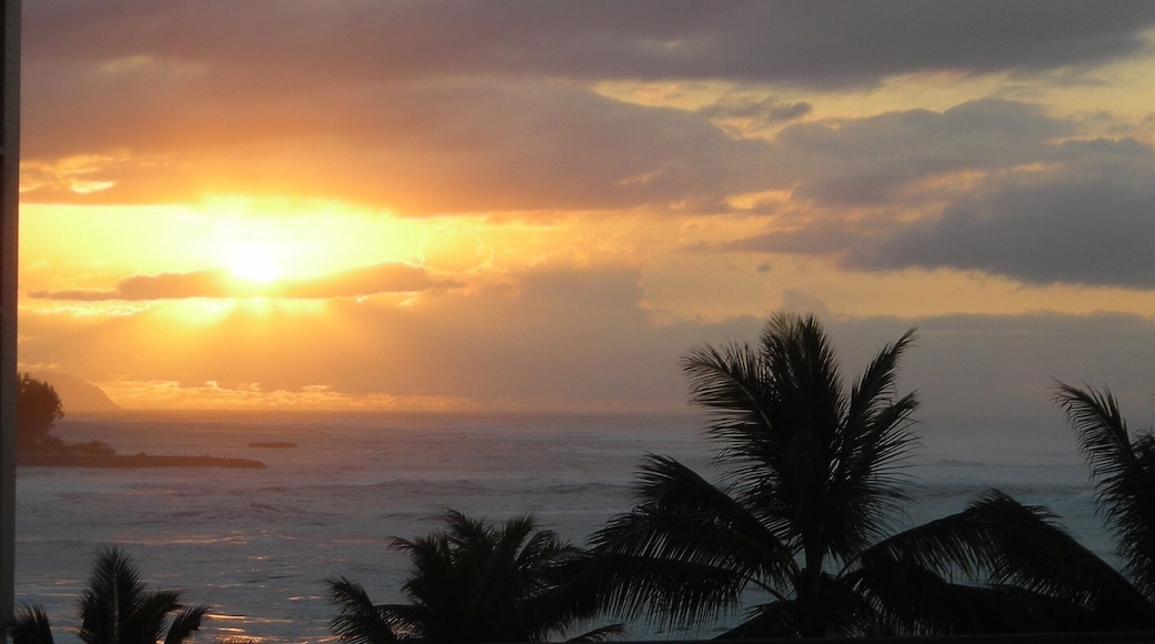 Never a dull sunset in the north shore