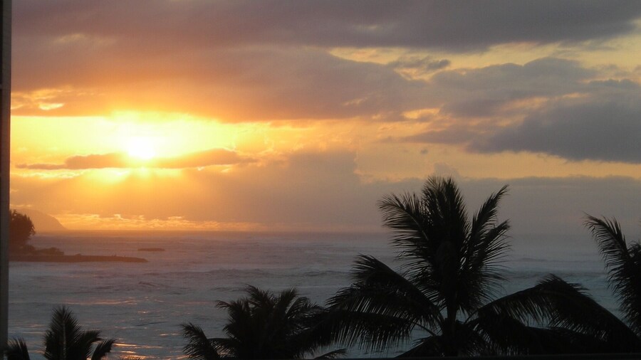 Never a dull sunset in the north shore