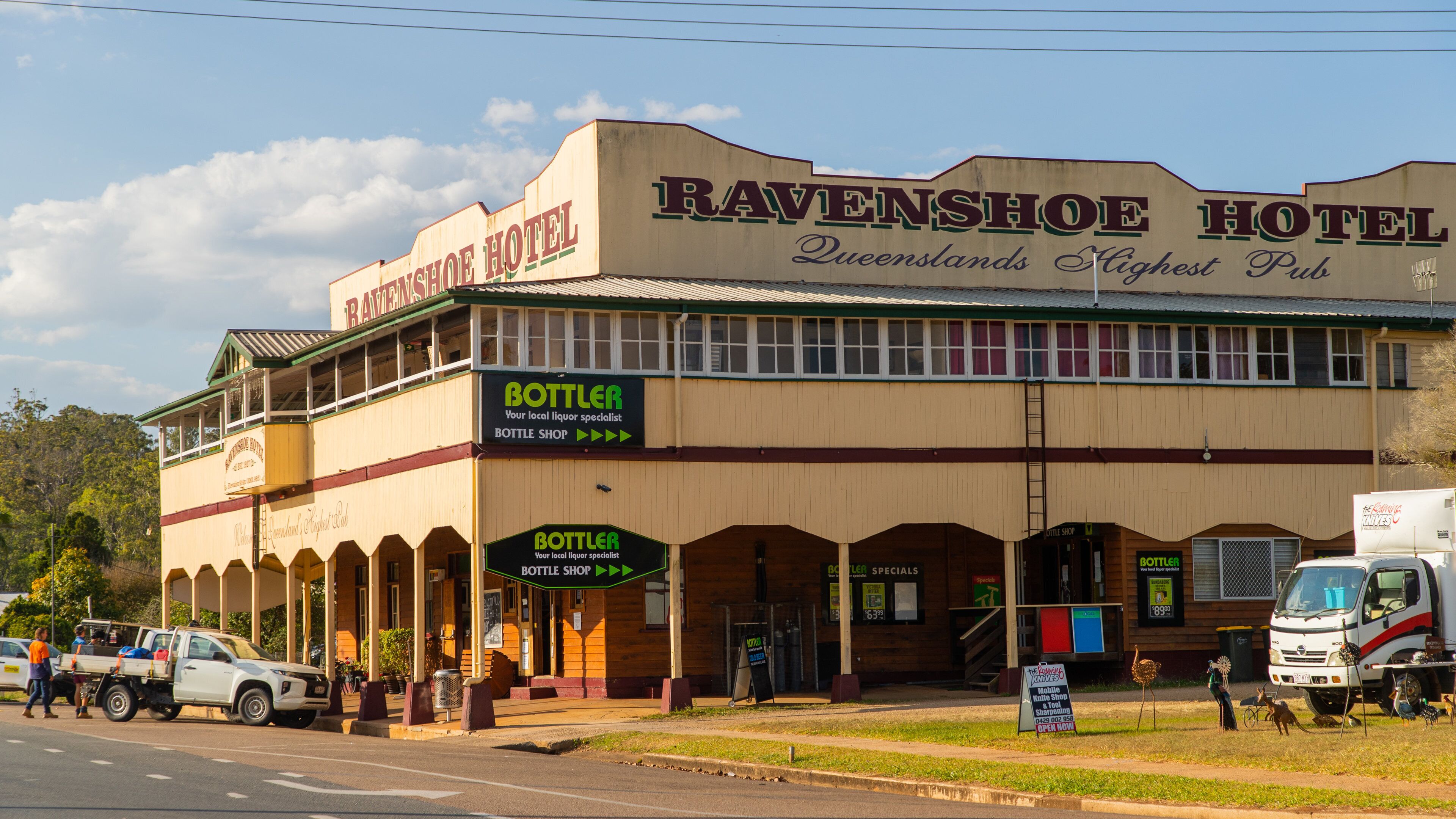 Ravenshoe which includes signage and a small town or village