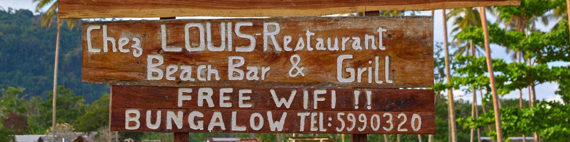 Port Olry qui includes signalisation, scĂšnes tropicales et scĂšnes tranquilles