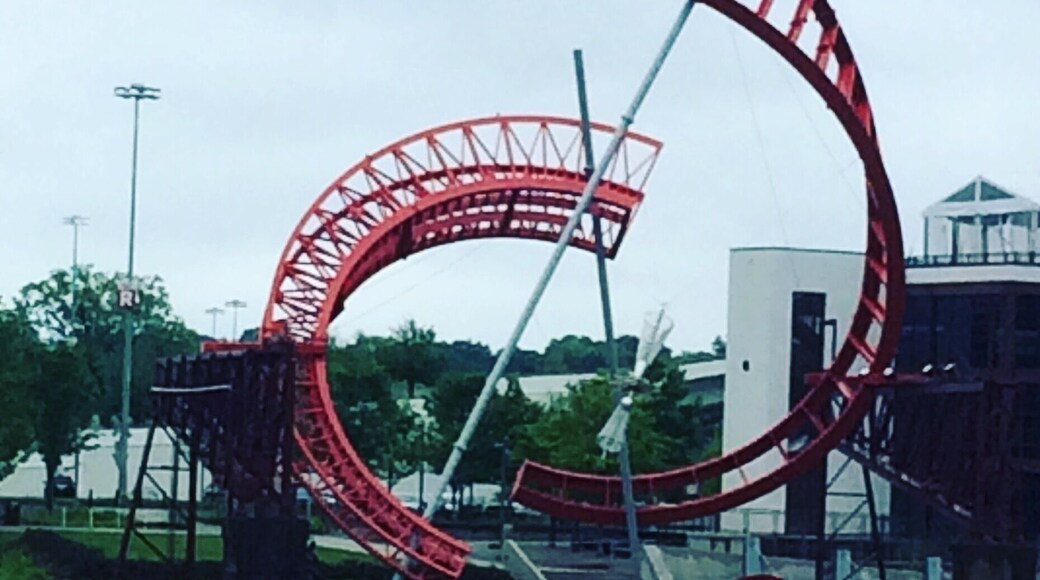 Cool sculpture on the river in Nashville - a party city full of hidden art #patterns