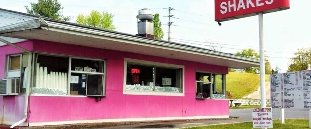 A pink building with a sign for Hi-Lo Burgers and shakes.