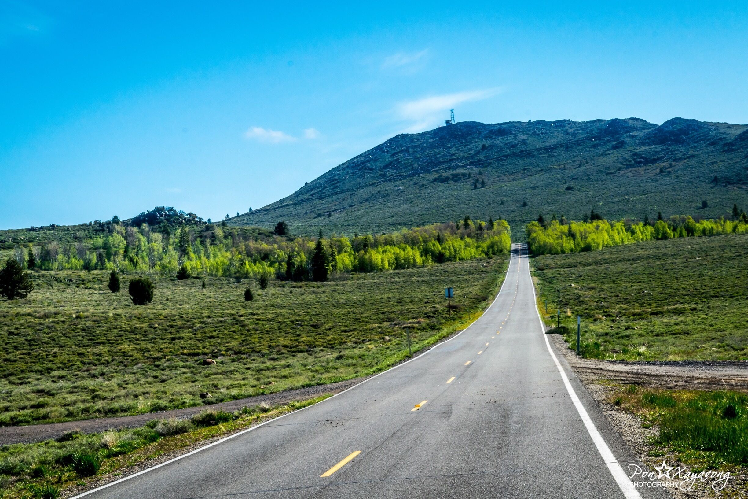 Road US Highway 395 to Mono Lake