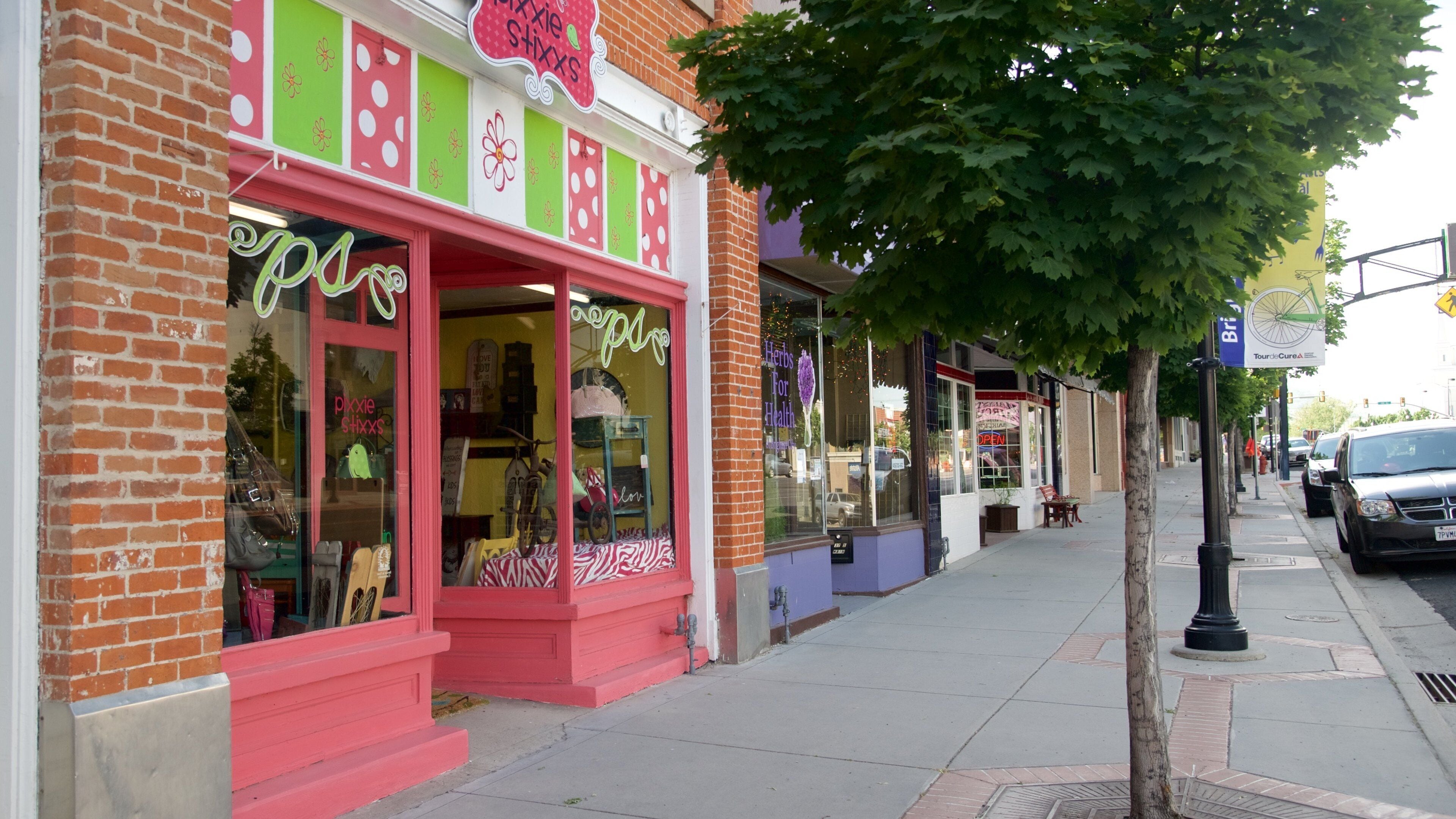 Brigham City featuring shopping and street scenes