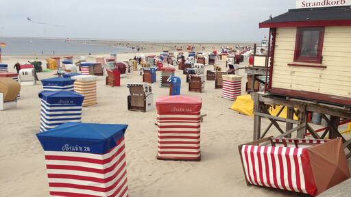 Contrary to popular belief in German organisational skill and structure, these covered chairs (Strandkorb) seem randomly placed on the beach. The Dutch heritage of the island may be to blame. #beachbound