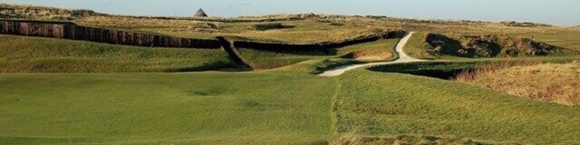On Prestwick Golf Course. The pointed roof in the distance belongs to the building shown in 1096519.