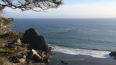 #Luzhou Fenshui Oilpaper Umbrella originates from the end of Ming Dynasty and the beginning of Qing Dynasty and has a history of more than 400 years.
https://twitter.com/Beautifulgx