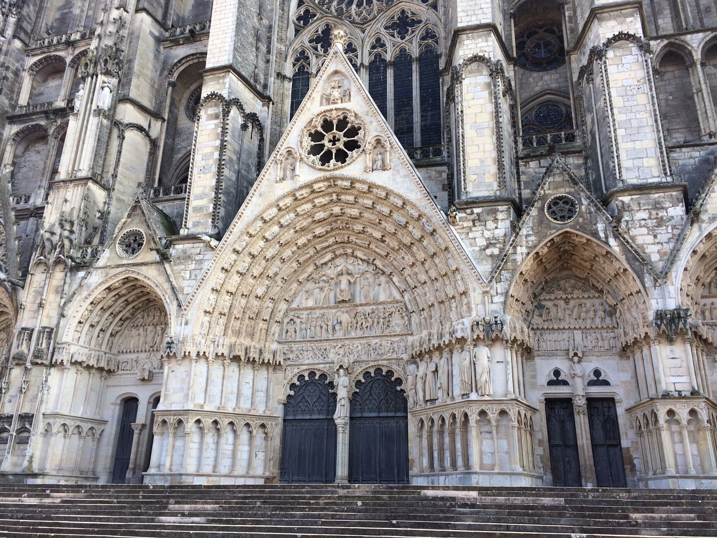 The beautiful Bourges's cathedral 
Go to architectovore.net
