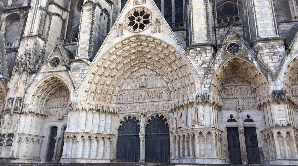 The beautiful Bourges's cathedral
Go to architectovore.net