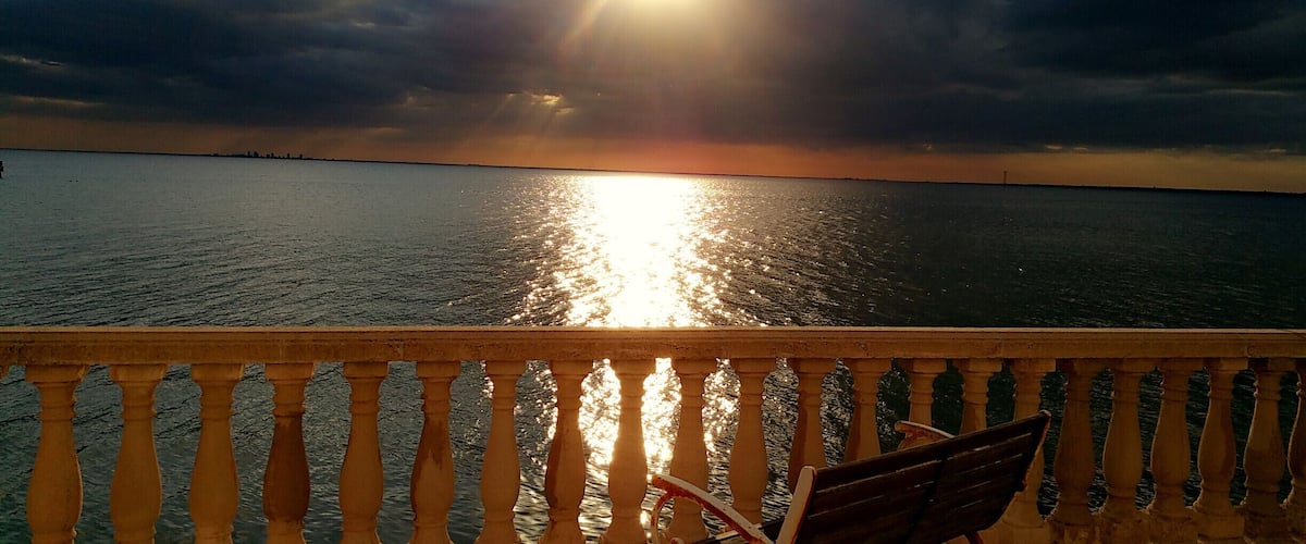 Sunset on Tampa Bay. Apollo Beach is a quiet, upscale community in the southeast suburbs of Tampa Bay. Views like this can be found at the Apollo Beach Nature Preserve, as well as the Manatee Viewing Center.
#GoldenHour