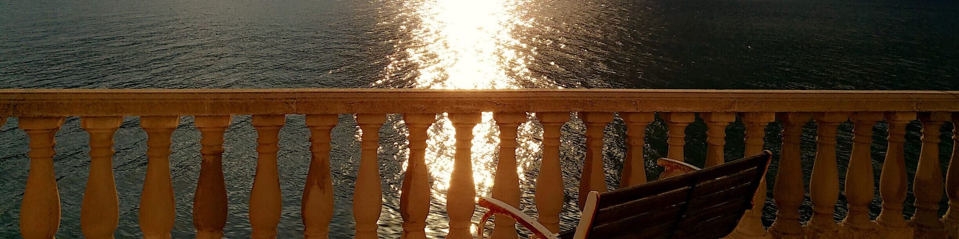 Sunset on Tampa Bay. Apollo Beach is a quiet, upscale community in the southeast suburbs of Tampa Bay. Views like this can be found at the Apollo Beach Nature Preserve, as well as the Manatee Viewing Center.
#GoldenHour