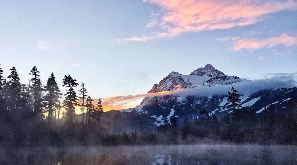 This view is easily accessible by car (that is if there's no snow) and it's absolutely stunning. Mount Baker area is a great place to spend a couple of days when visiting the beautiful state of Washington. #AquaTrove