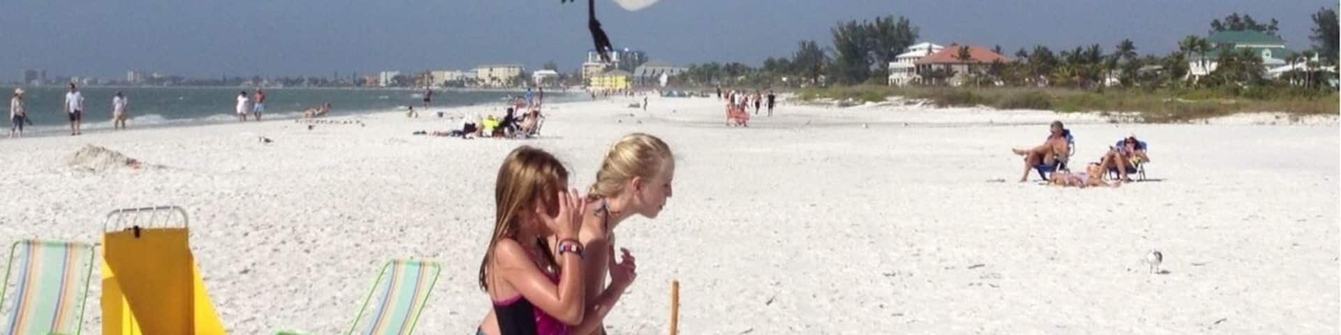 #kidsfun I wouldn't say feed the seagulls but there are so many nice restaurants and beach shops.