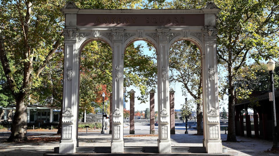 Portland, Oregon: Ankeny Square in downtown Portland