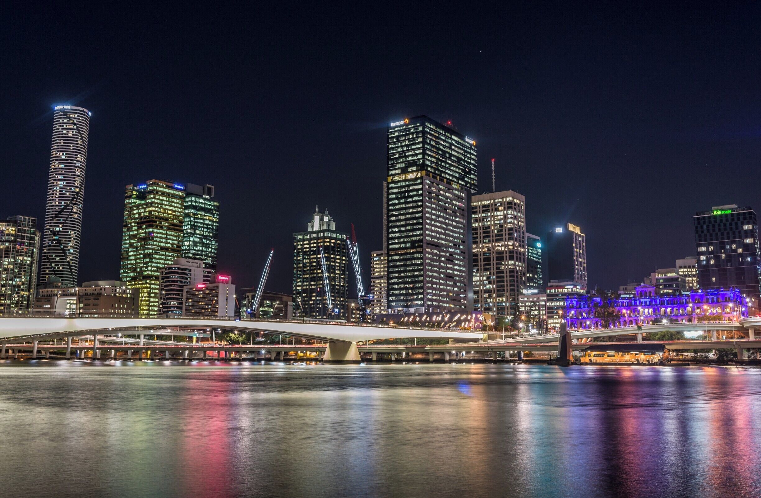 The amazing cityscape of Brisbane during the night time. It's absolutely relaxing to sit on a the grass ground in the South Bank Parklands looking at this cool view of the city. This place is always busy with photographers during the evening and night time. 