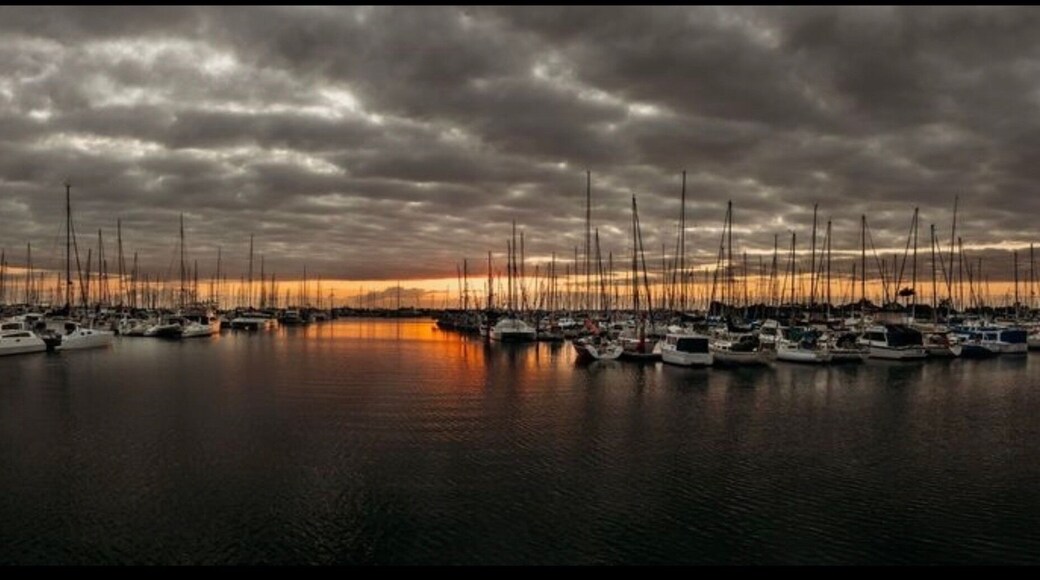 Truly magical spot for sunrise shots. Great parking. Close to everything. Usually quiet.