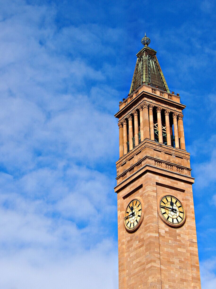 Brisbane City Hall and the clock tower is situated adjacent to King Geoege Square. This building is considered as one of the Brisbane's finest creations. The city hall has entrances from both Adeilade Street and Ann Street.