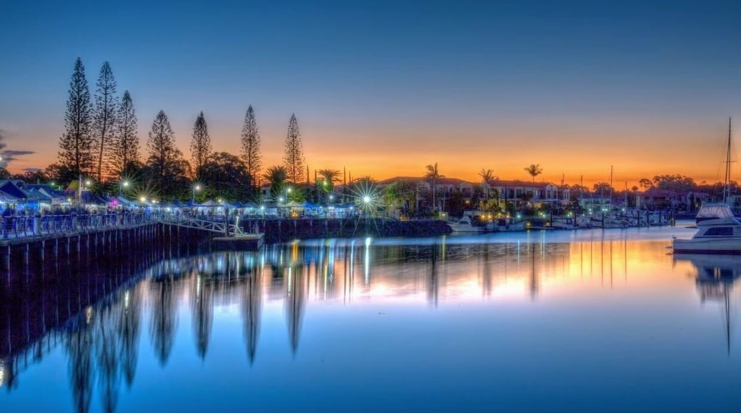 Raby Bay Marina is a great spot for a sunset. If the markets are on the vibe and atmosphere is great. There are lots of eating spots and a boardwalk around the marina. It’s a great place to just sit and watch.