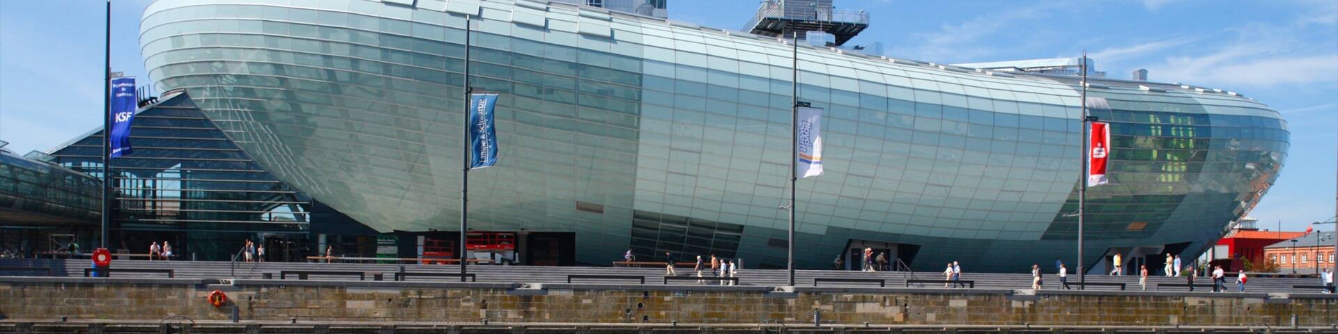 Bremerhaven showing general coastal views and modern architecture