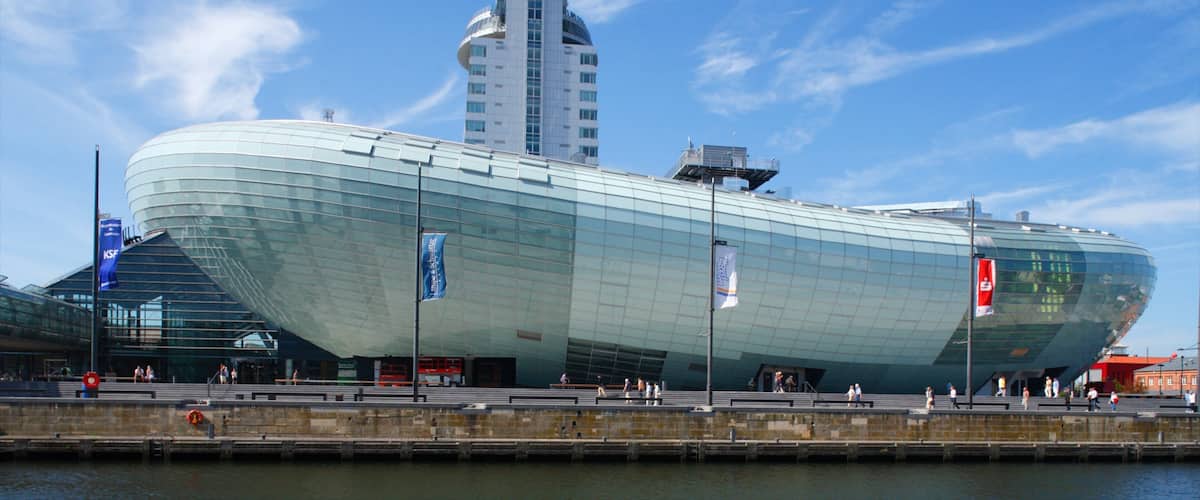 Bremerhaven showing general coastal views and modern architecture