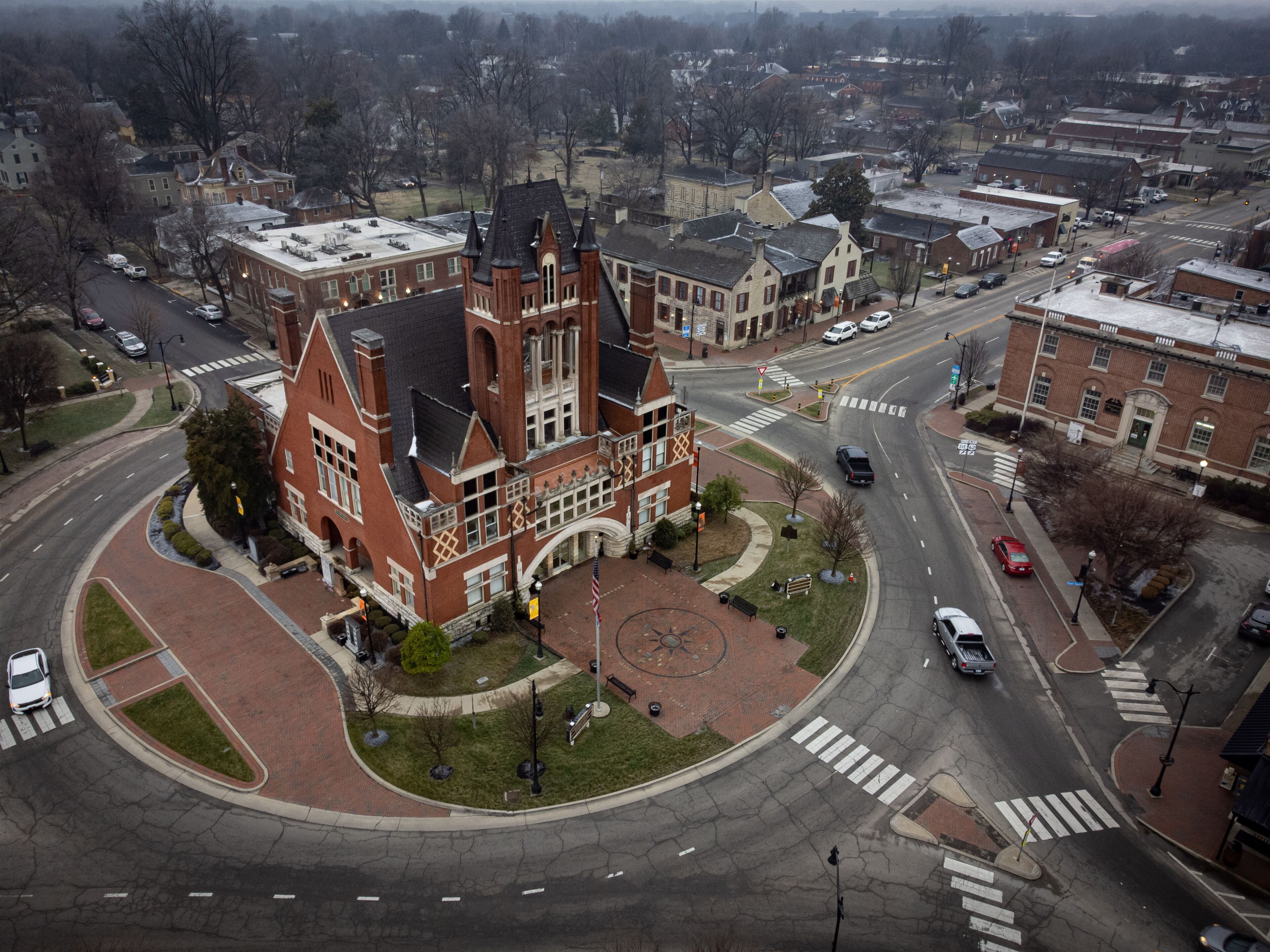Roundabout near the historic courthouse and Talbot tavern in Bardstown, Kentucky, self-proclaimed as the bourbon capital.