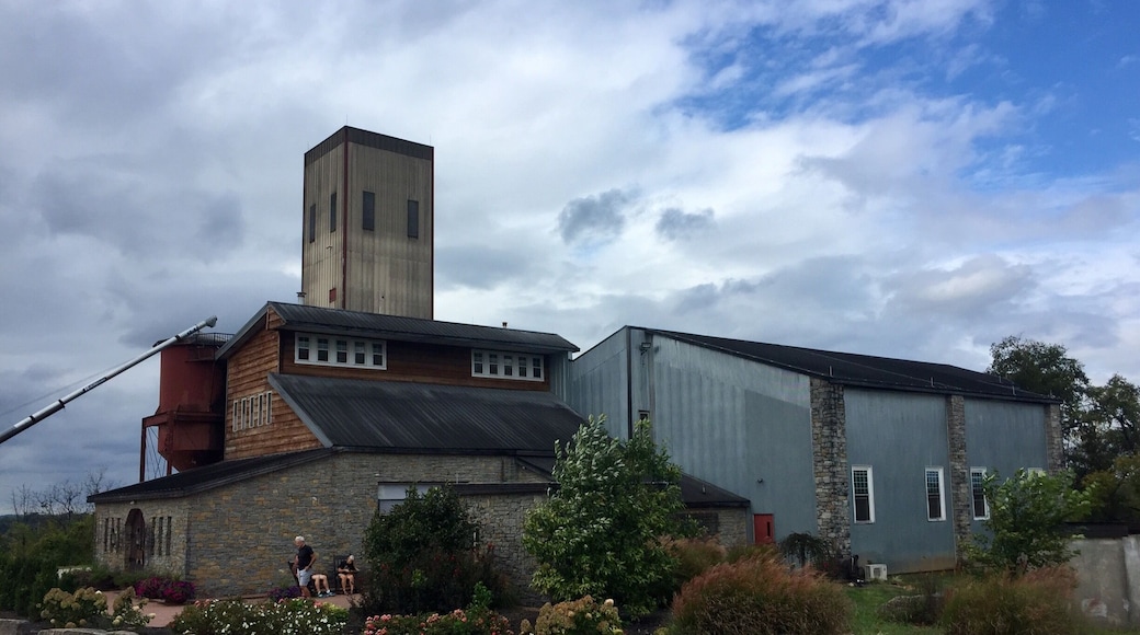 One of the newer distilleries in the Bourbon Capitol
Of the World .... also known as Bardstown. Willetts is family owned and operated.