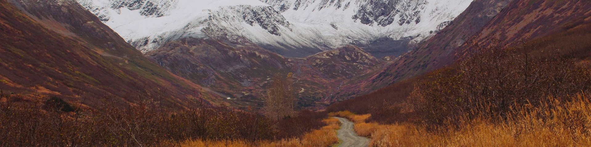 Gravel road leads to resurrection Pass trailhead in Hope, Alaska