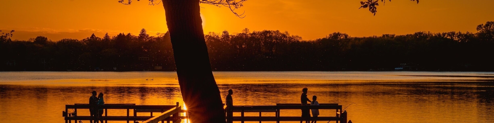 Beautiful sunset by the lake in the heart of the city #minneapolis #sunset #lakeview
